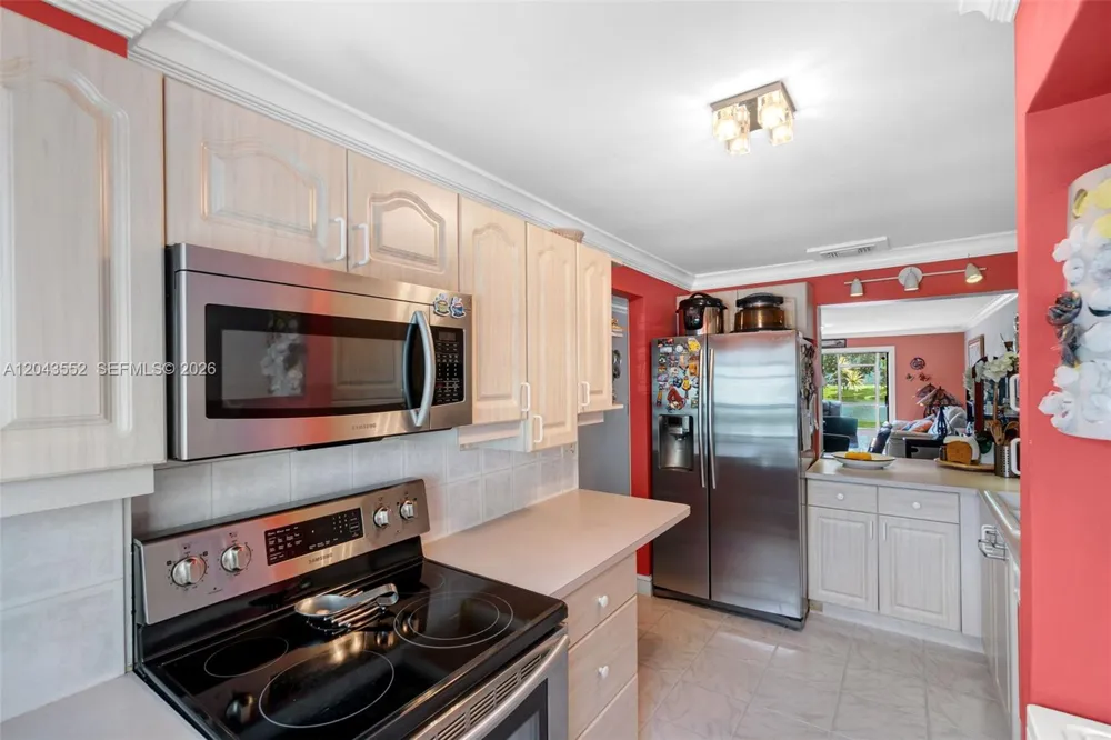 1121 NW 98th Ter #119 Pembroke Pines, FL 33024