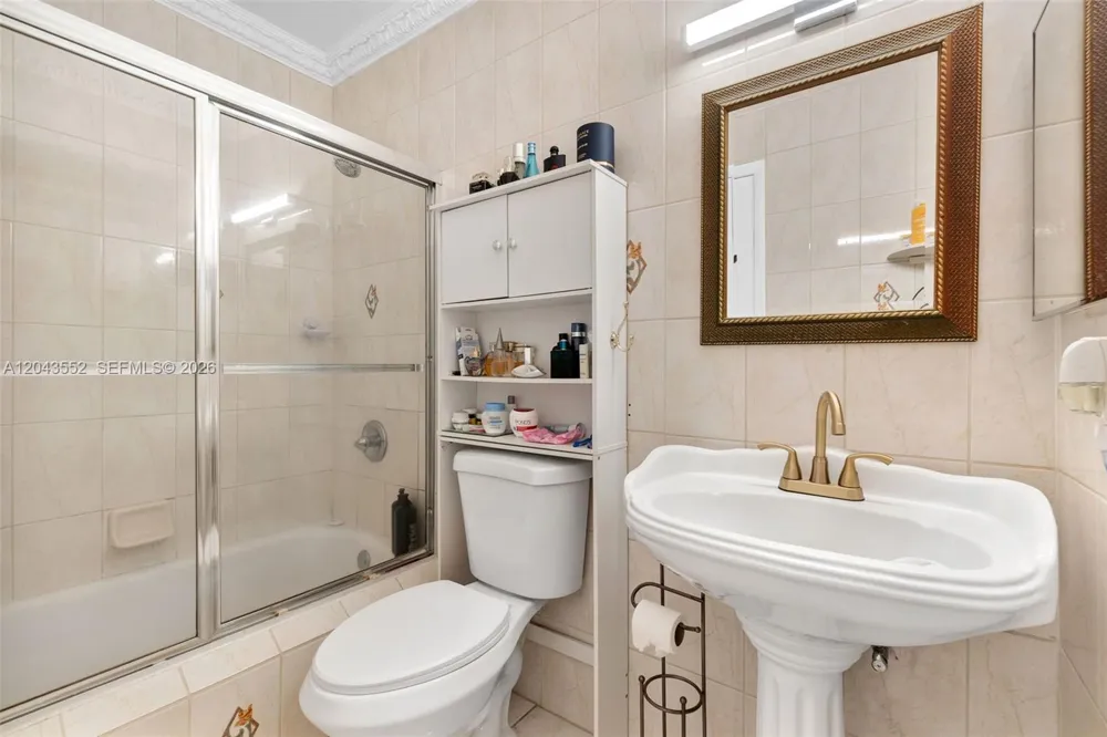 1121 NW 98th Ter #119 Pembroke Pines, FL 33024