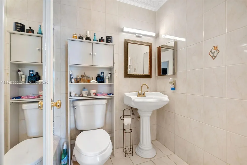 1121 NW 98th Ter #119 Pembroke Pines, FL 33024