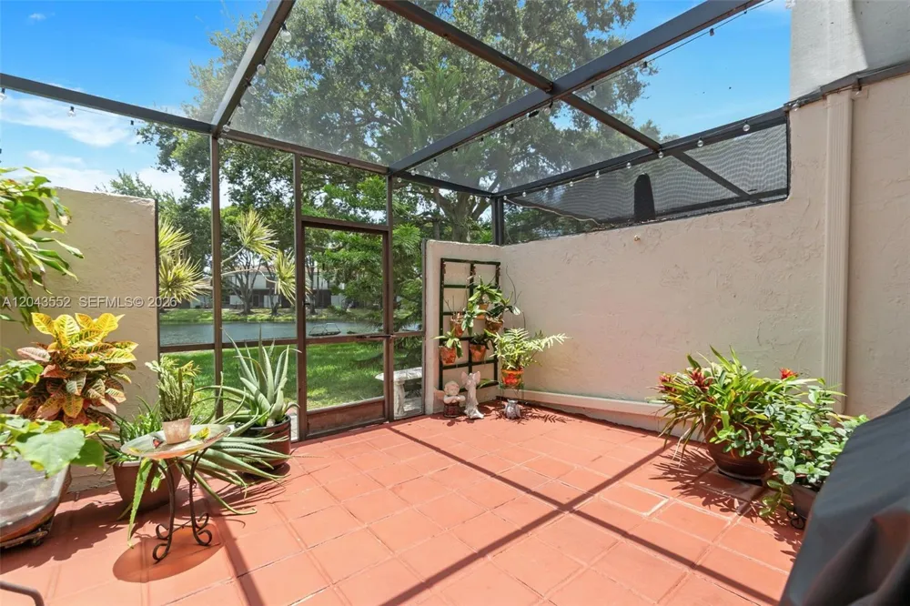 1121 NW 98th Ter #119 Pembroke Pines, FL 33024