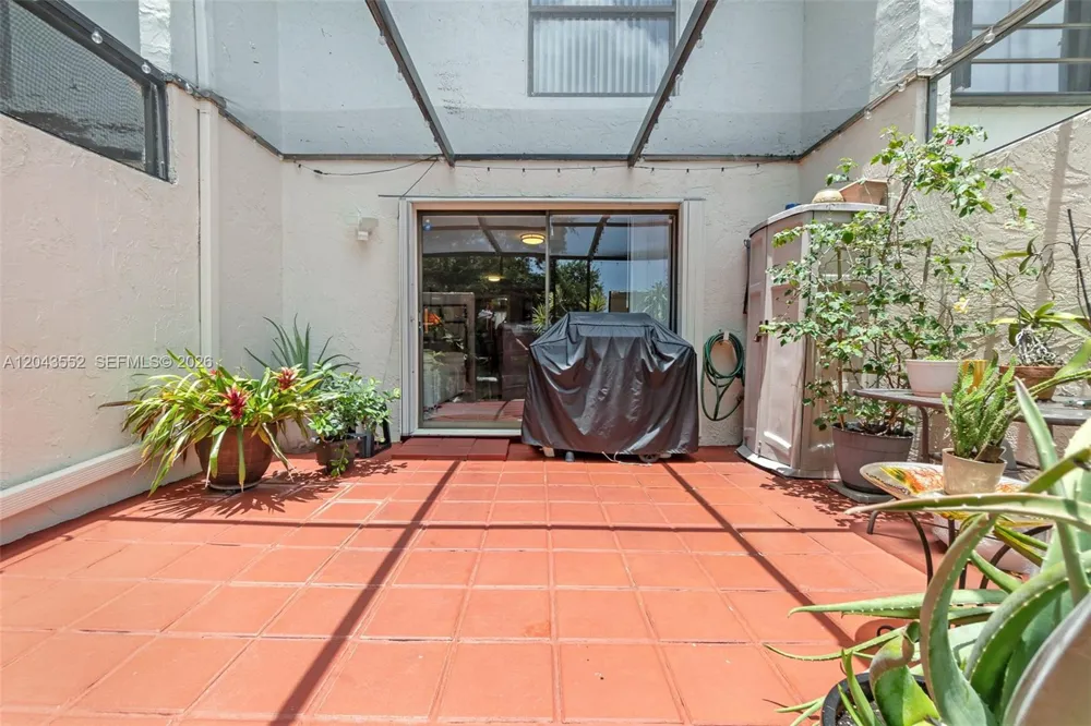 1121 NW 98th Ter #119 Pembroke Pines, FL 33024