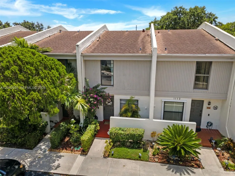 1121 NW 98th Ter #119 Pembroke Pines, FL 33024