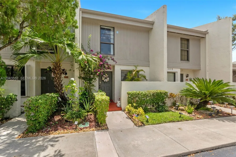 1121 NW 98th Ter #119 Pembroke Pines, FL 33024