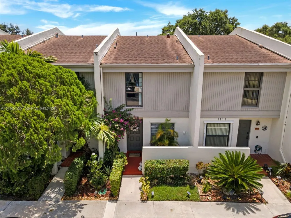 1121 NW 98th Ter #119 Pembroke Pines, FL 33024