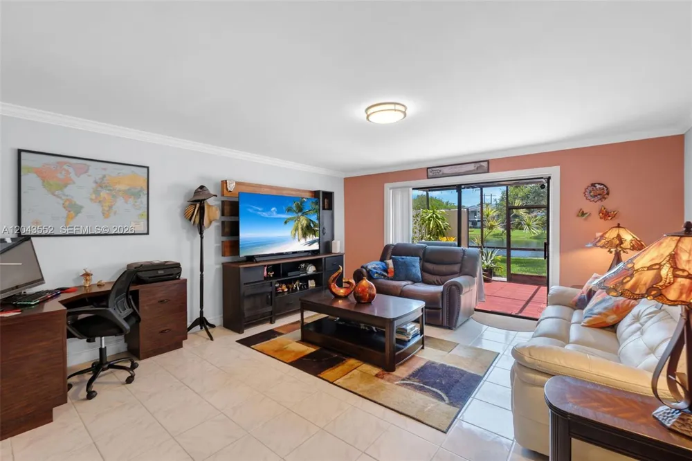 1121 NW 98th Ter #119 Pembroke Pines, FL 33024