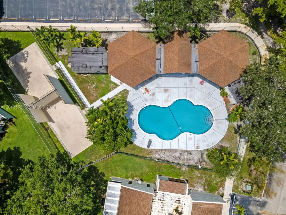 1121 NW 98th Ter #119 Pembroke Pines, FL 33024
