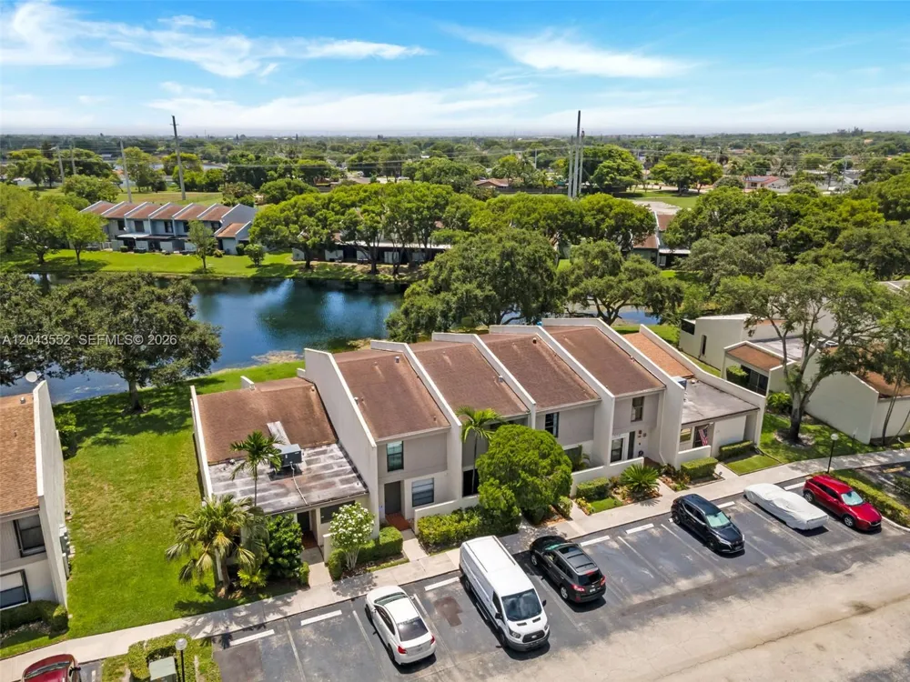 1121 NW 98th Ter #119 Pembroke Pines, FL 33024