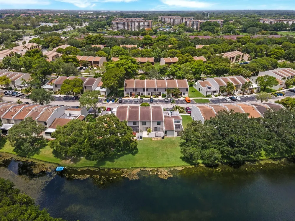 1121 NW 98th Ter #119 Pembroke Pines, FL 33024