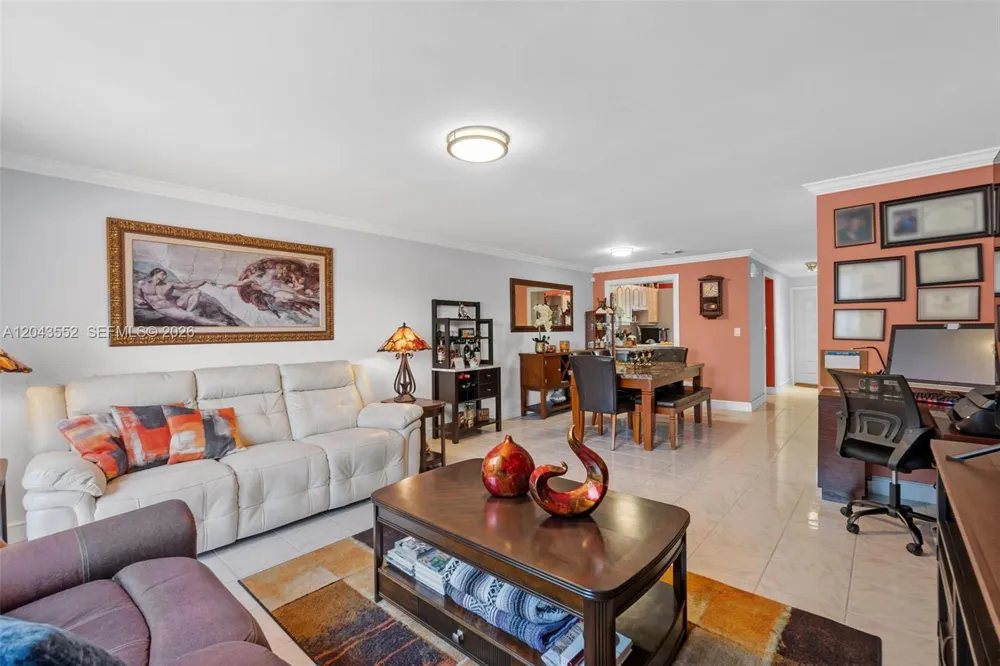 1121 NW 98th Ter #119 Pembroke Pines, FL 33024
