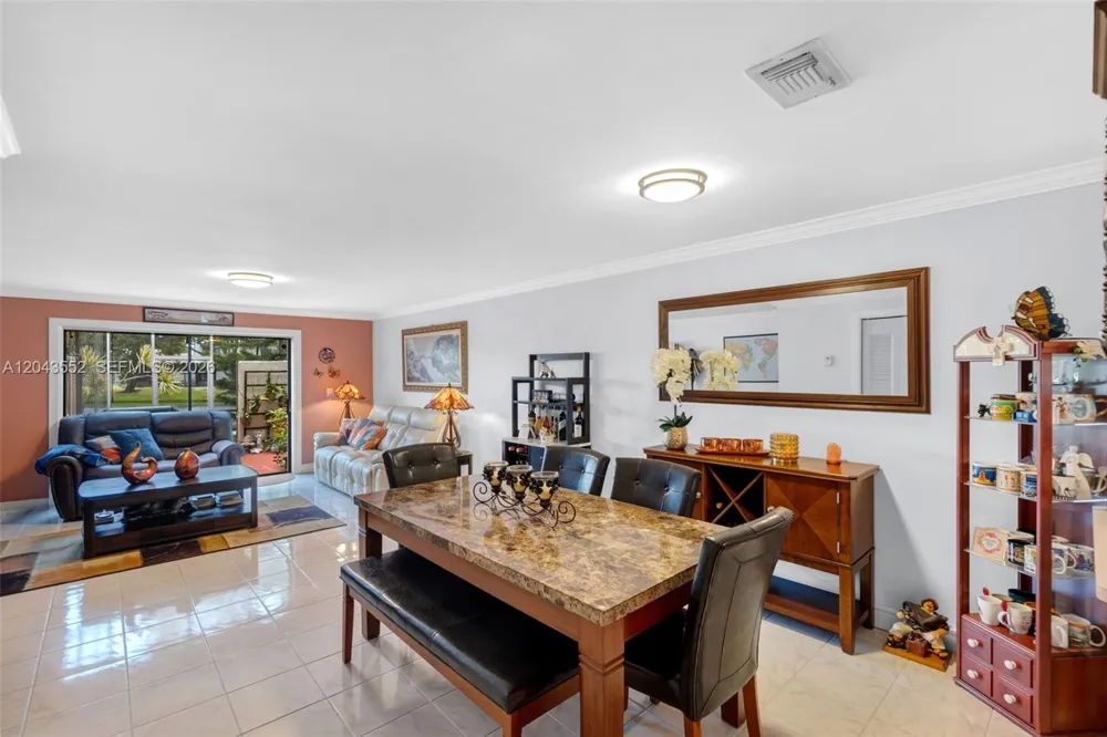 1121 NW 98th Ter #119 Pembroke Pines, FL 33024