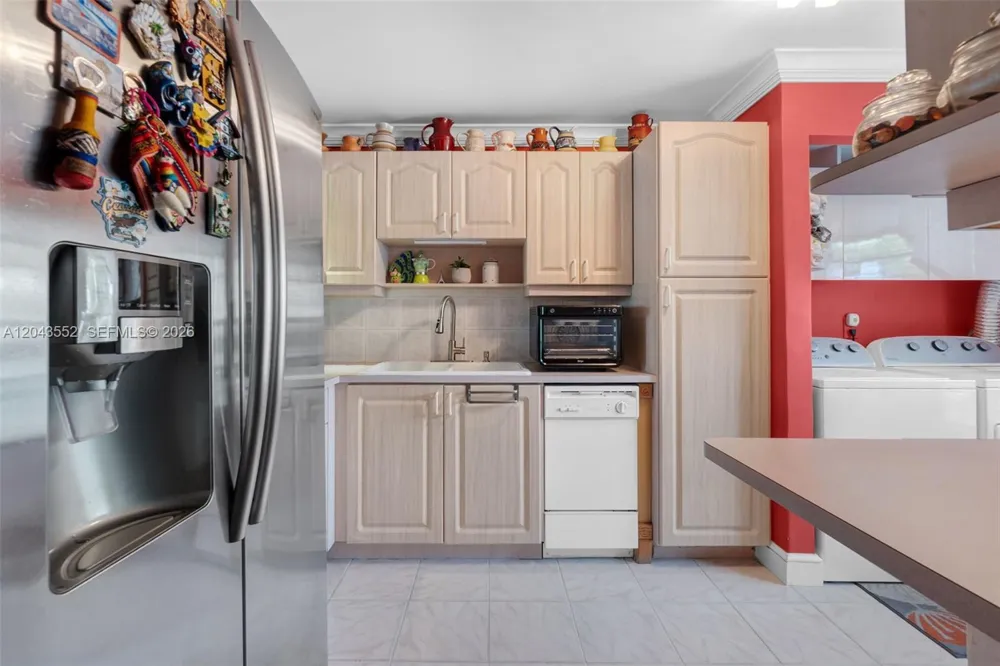 1121 NW 98th Ter #119 Pembroke Pines, FL 33024