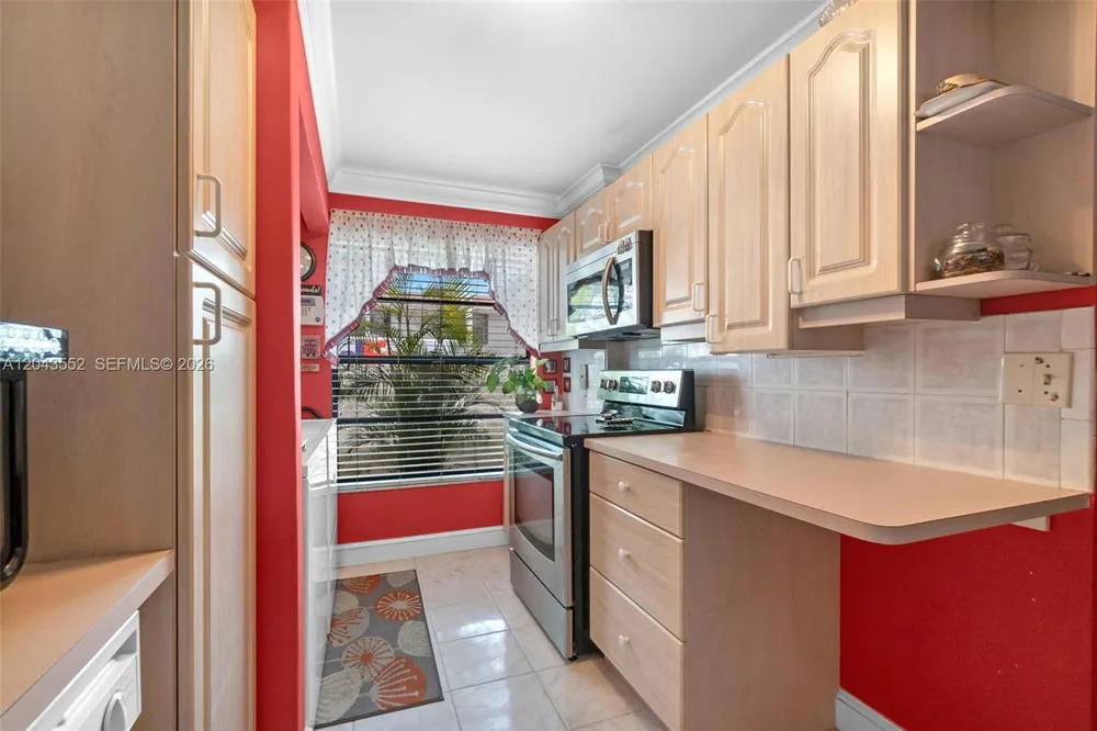 1121 NW 98th Ter #119 Pembroke Pines, FL 33024