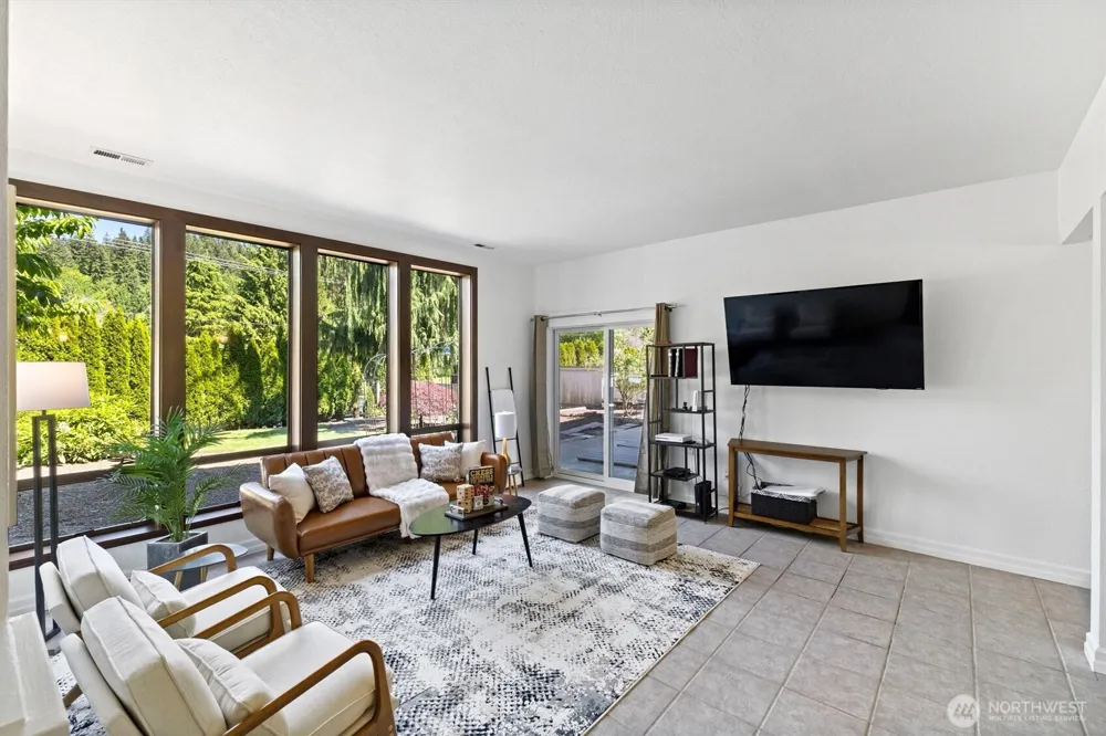 16306 Valhalla Drive Bothell, WA 98011