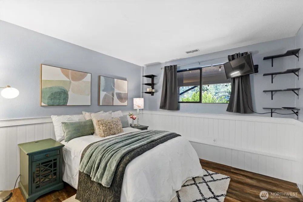 16306 Valhalla Drive Bothell, WA 98011