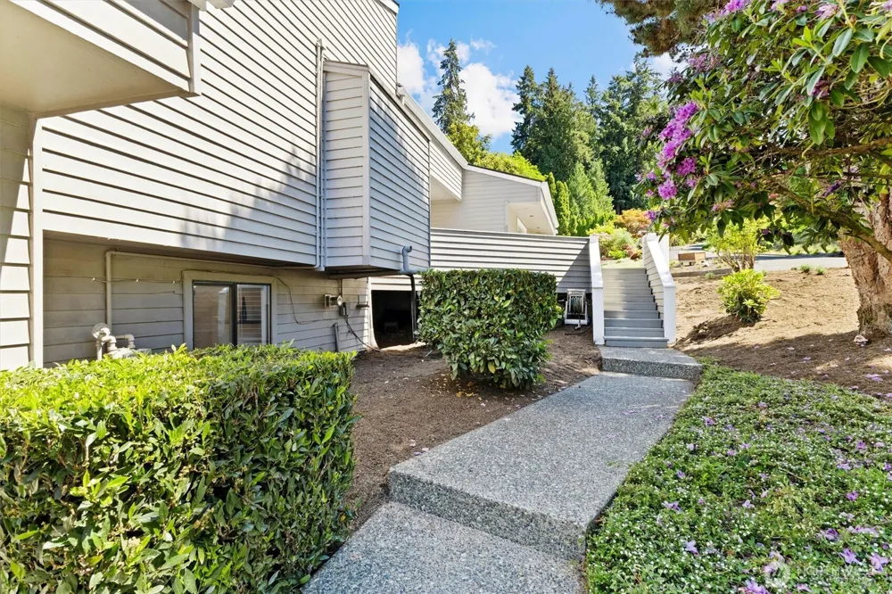 16306 Valhalla Drive Bothell, WA 98011