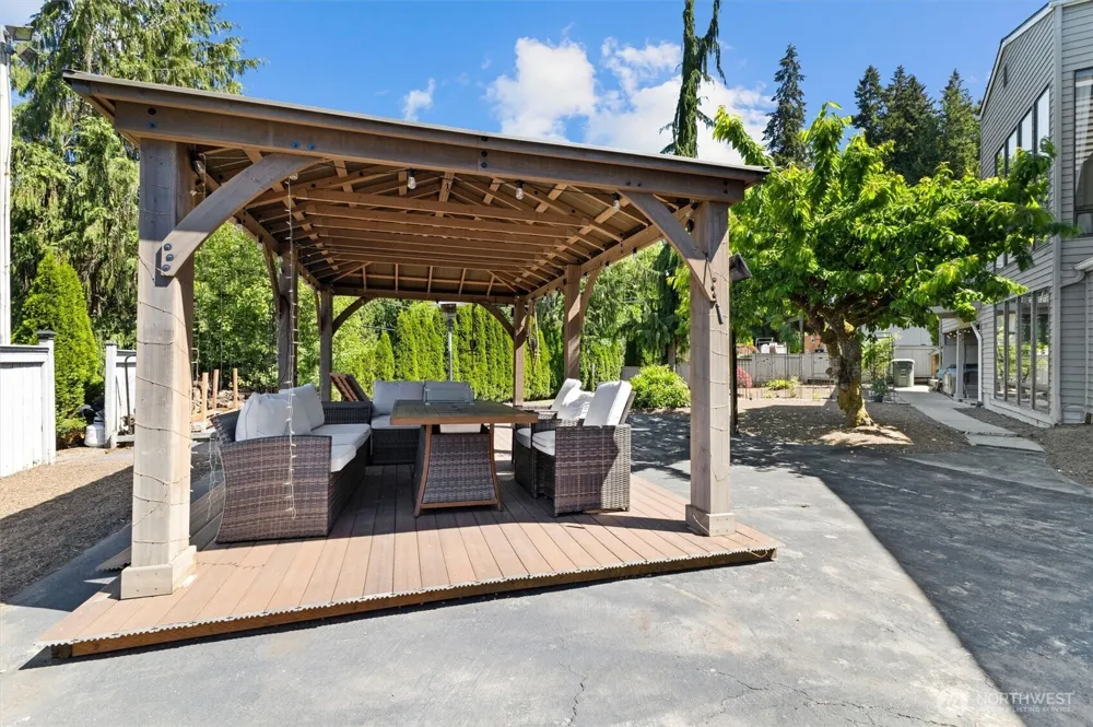 16306 Valhalla Drive Bothell, WA 98011