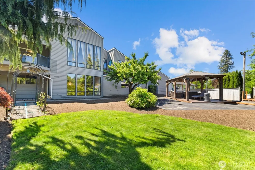 16306 Valhalla Drive Bothell, WA 98011