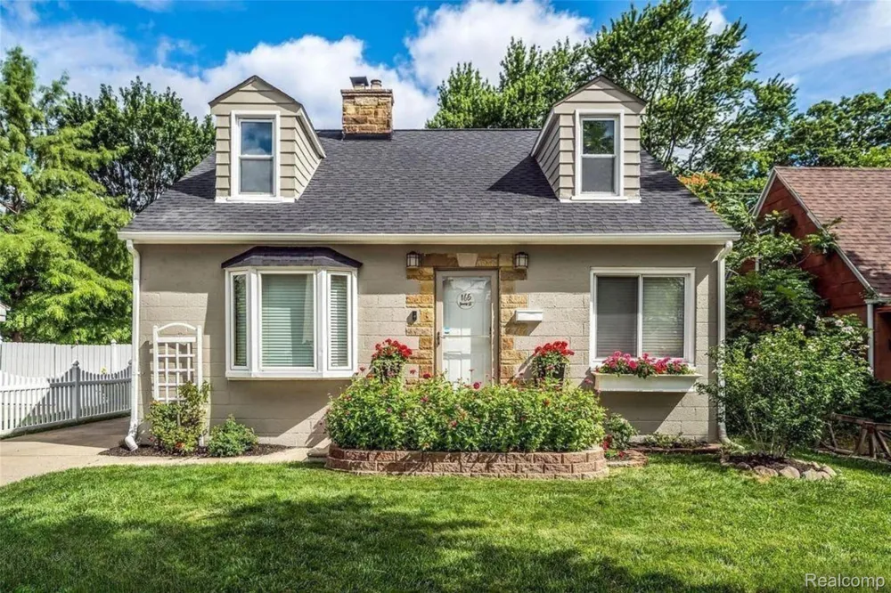 165 Bowers Street Clawson City, MI 48017