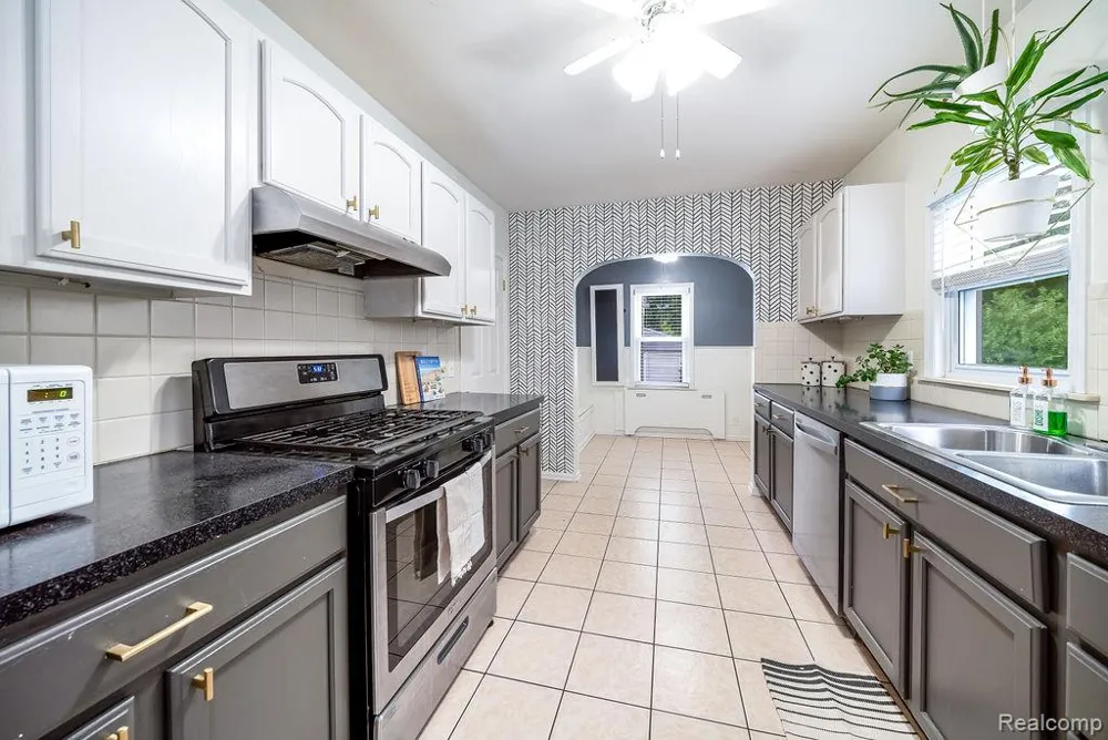 165 Bowers Street Clawson City, MI 48017