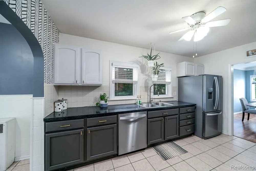 165 Bowers Street Clawson City, MI 48017