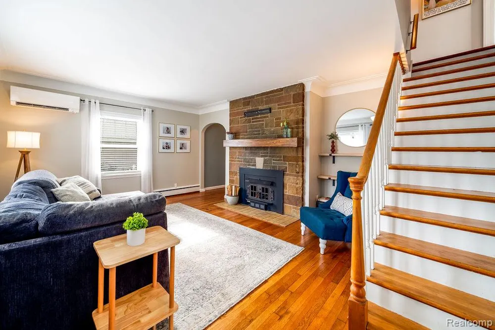 165 Bowers Street Clawson City, MI 48017
