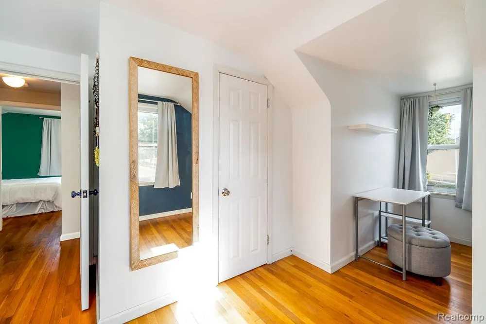 165 Bowers Street Clawson City, MI 48017