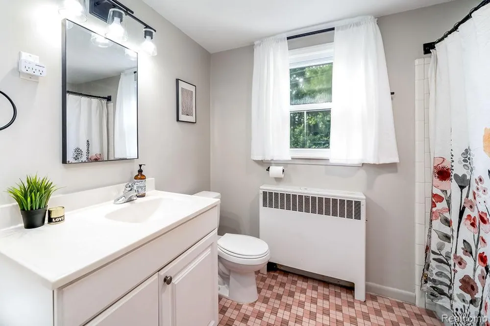 165 Bowers Street Clawson City, MI 48017