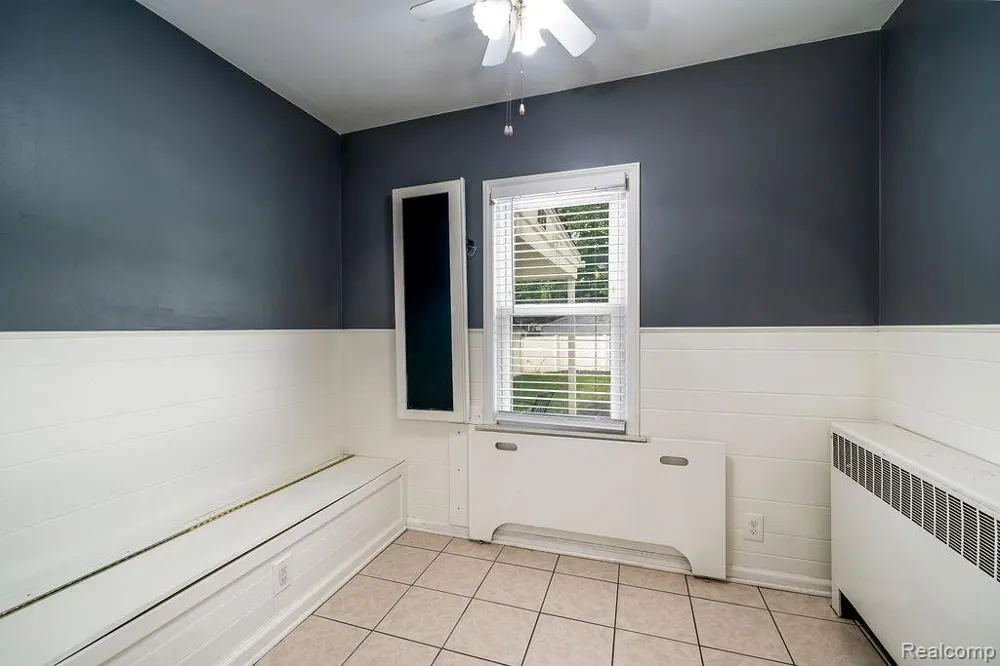 165 Bowers Street Clawson City, MI 48017