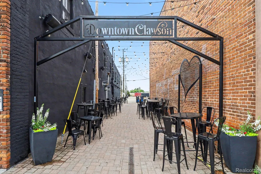 165 Bowers Street Clawson City, MI 48017