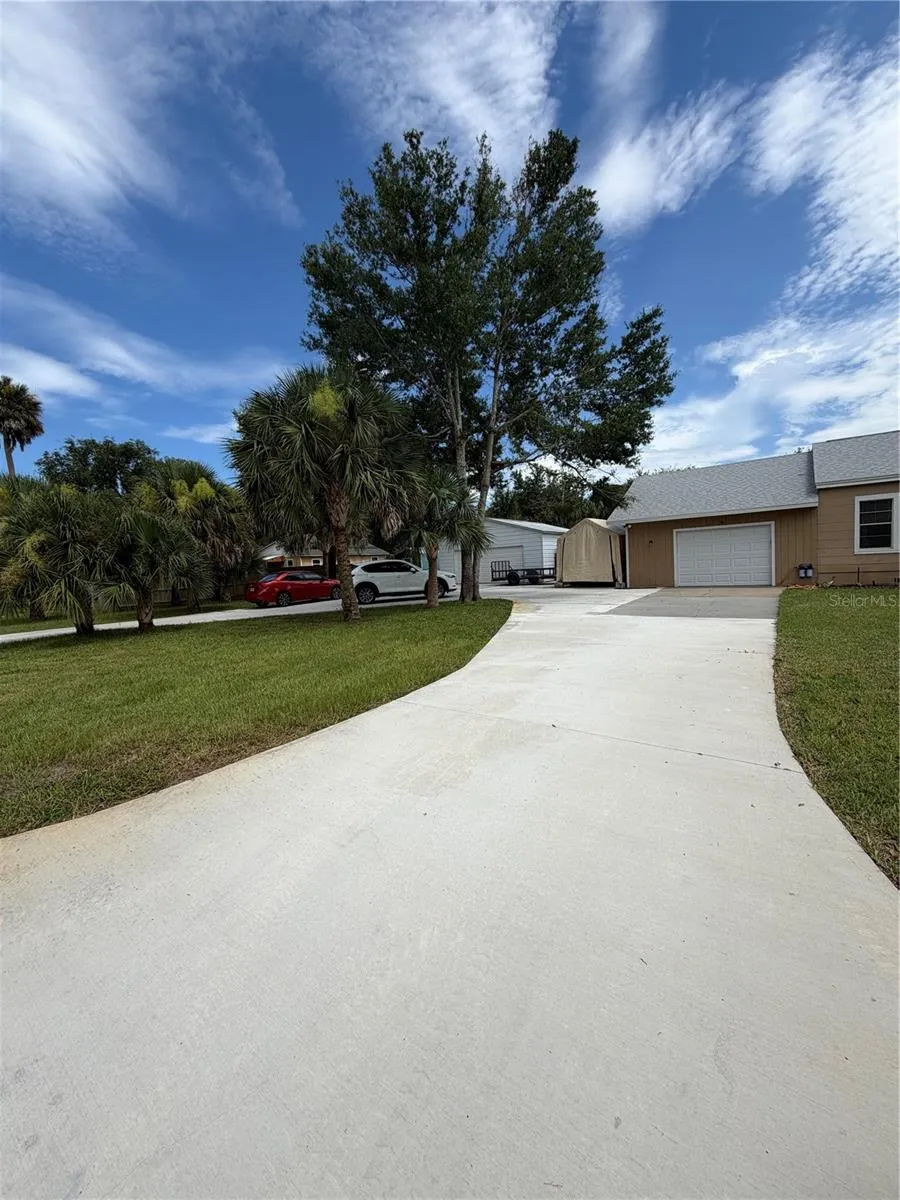 207 E HALIFAX AVENUE Oak Hill, FL 32759