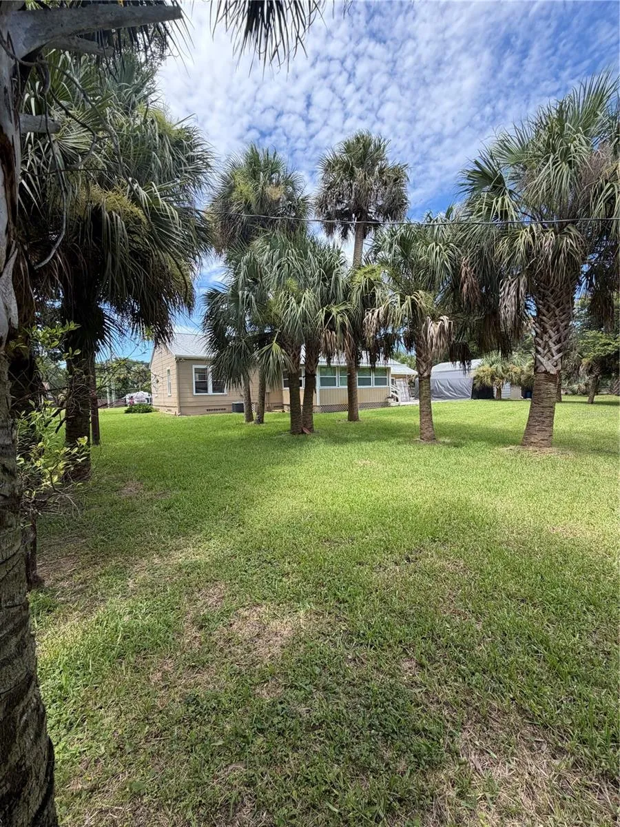 207 E HALIFAX AVENUE Oak Hill, FL 32759