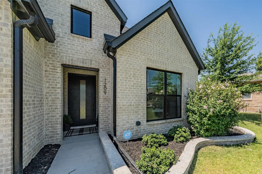 1209 Hilltop Drive #TX Grapevine, TX 76051