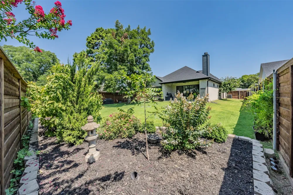 1209 Hilltop Drive #TX Grapevine, TX 76051