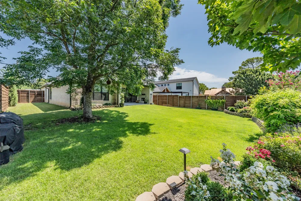1209 Hilltop Drive #TX Grapevine, TX 76051