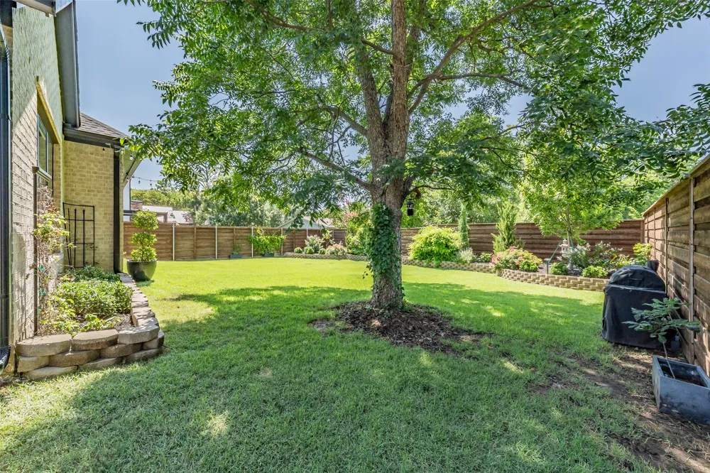 1209 Hilltop Drive #TX Grapevine, TX 76051