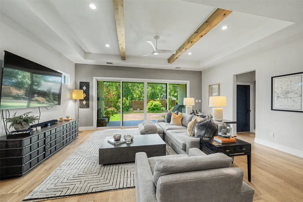 1209 Hilltop Drive #TX Grapevine, TX 76051