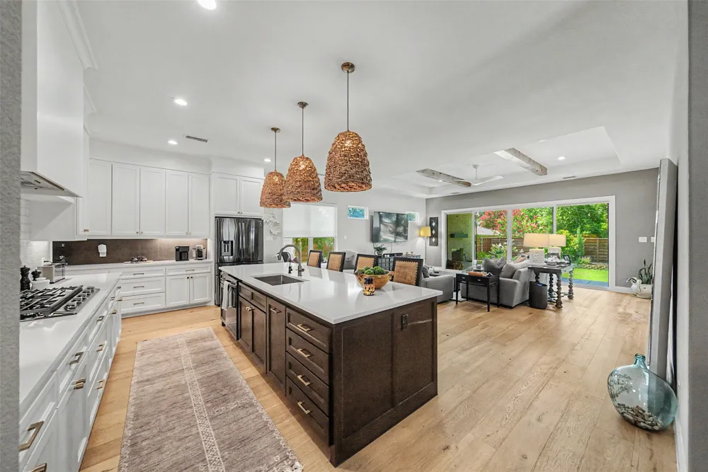 1209 Hilltop Drive #TX Grapevine, TX 76051