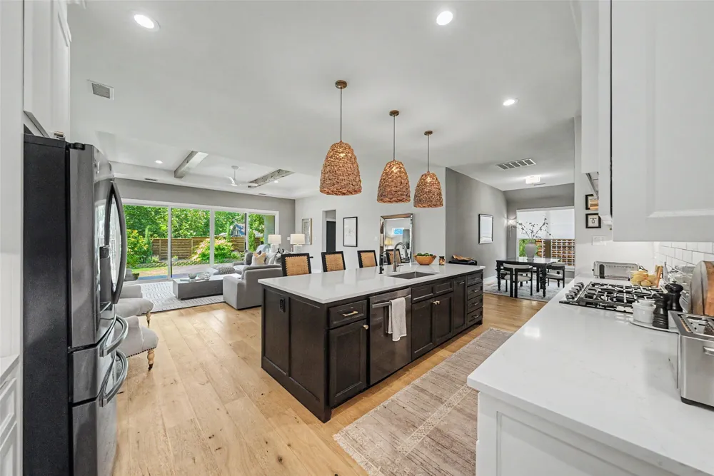1209 Hilltop Drive #TX Grapevine, TX 76051