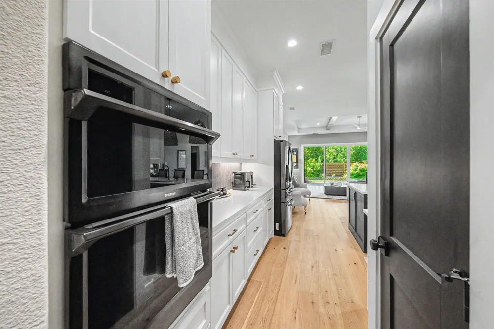 1209 Hilltop Drive #TX Grapevine, TX 76051