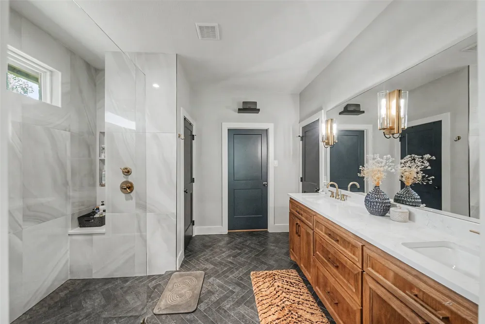 1209 Hilltop Drive #TX Grapevine, TX 76051
