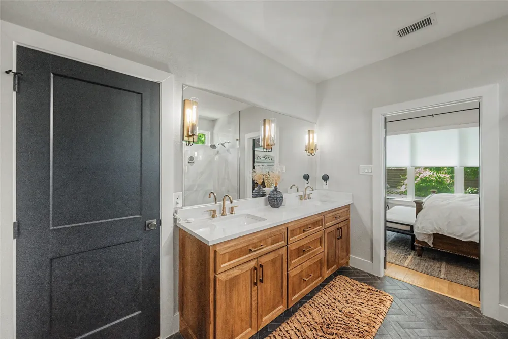 1209 Hilltop Drive #TX Grapevine, TX 76051