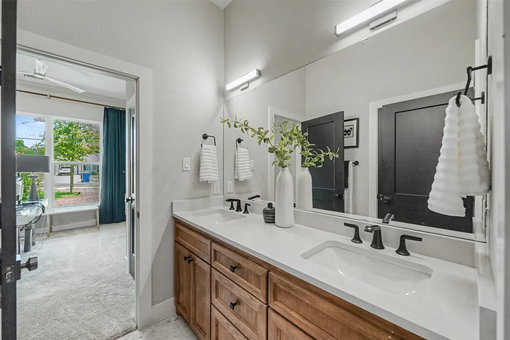 1209 Hilltop Drive #TX Grapevine, TX 76051