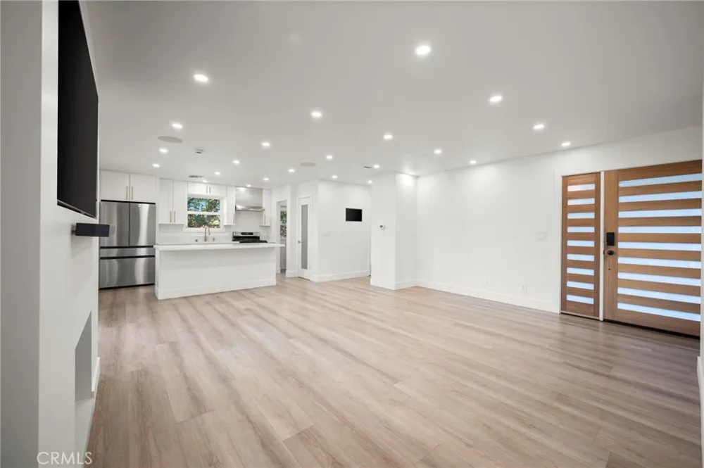 22923 Arminta Street West Hills, CA 91304