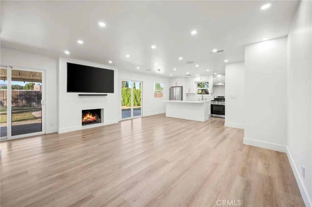 22923 Arminta Street West Hills, CA 91304