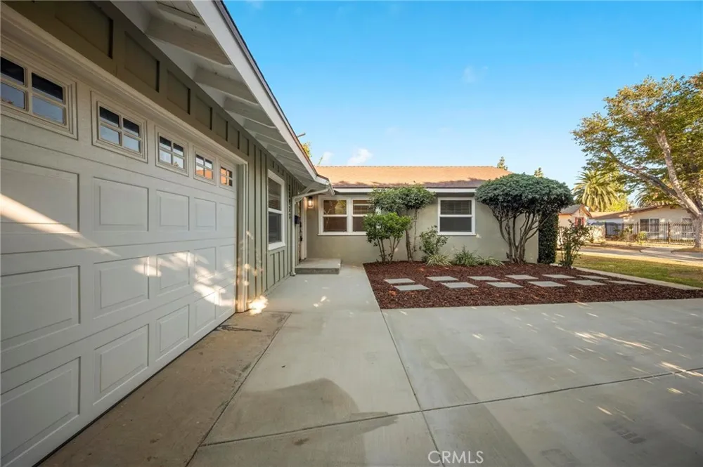 22923 Arminta Street West Hills, CA 91304