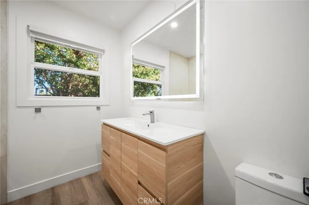 22923 Arminta Street West Hills, CA 91304