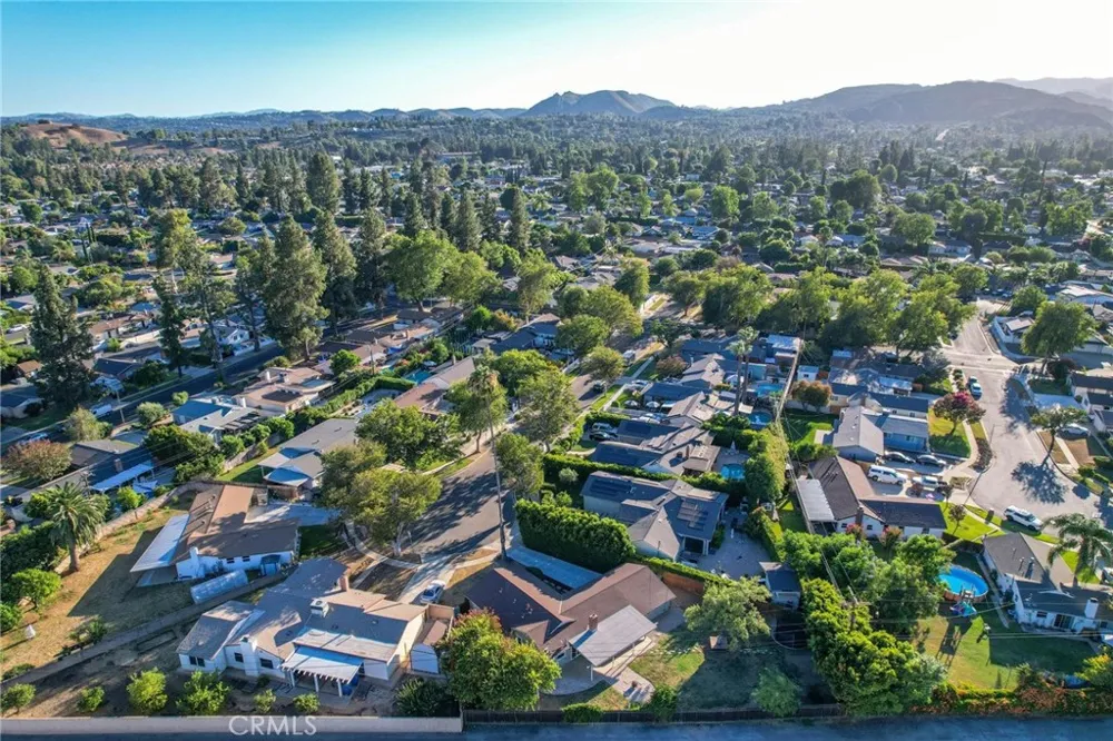 22923 Arminta Street West Hills, CA 91304