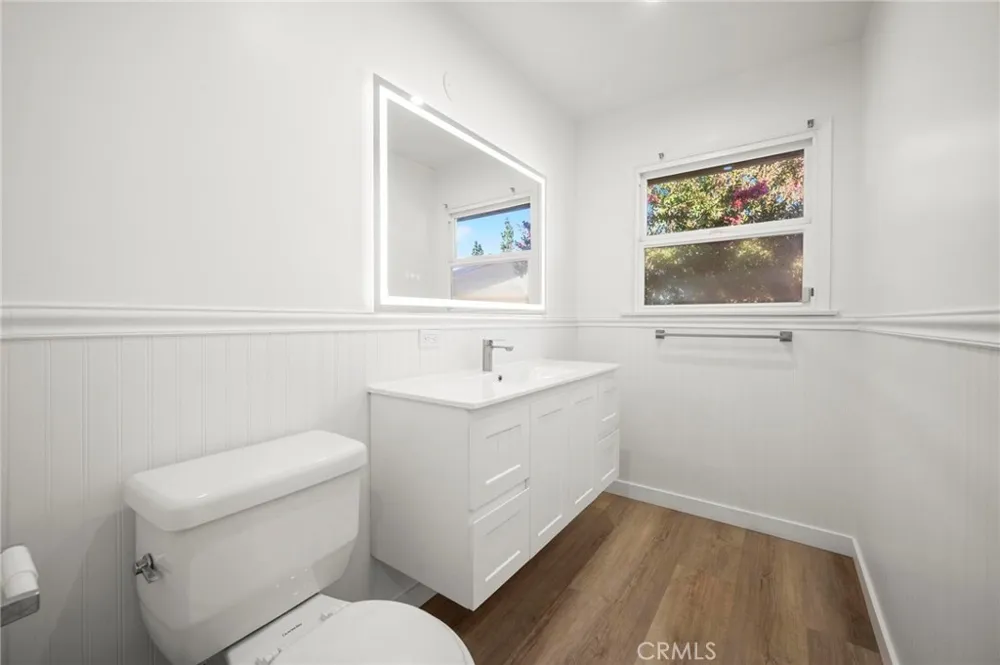 22923 Arminta Street West Hills, CA 91304
