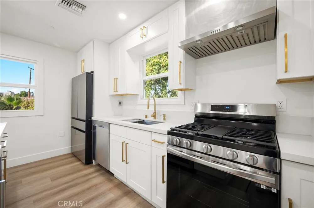 22923 Arminta Street West Hills, CA 91304
