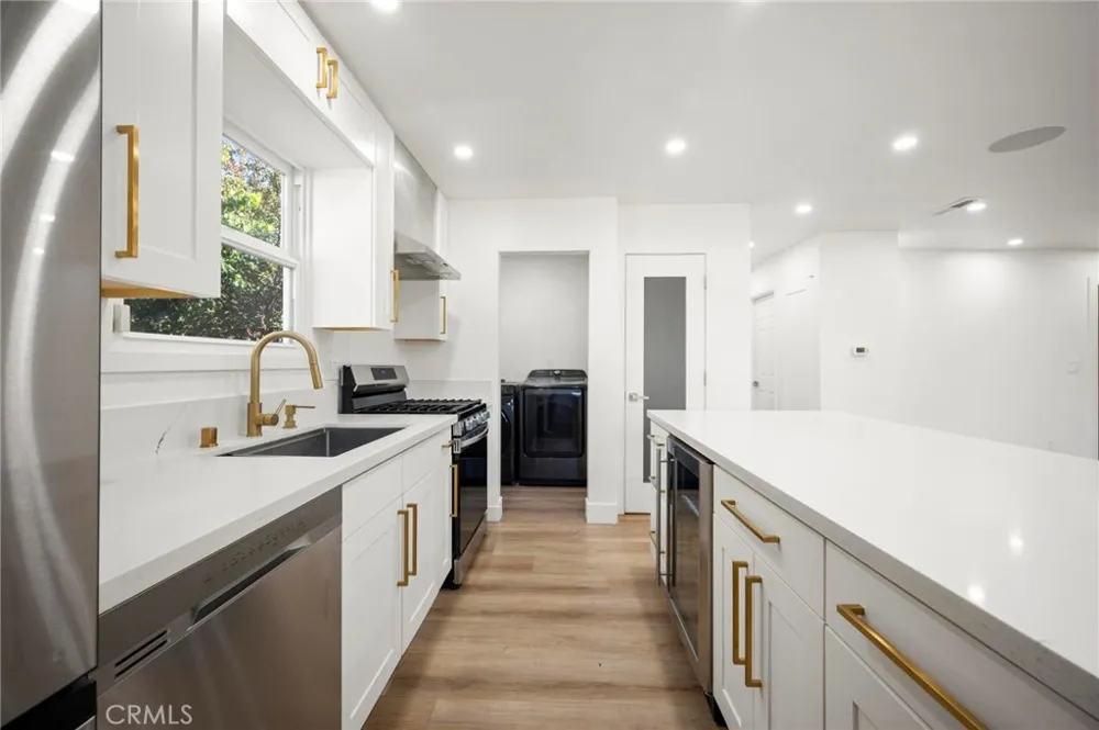 22923 Arminta Street West Hills, CA 91304